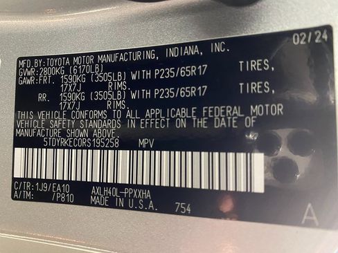 Used 2024 Toyota Sienna XLE image 27