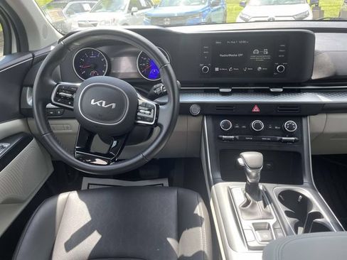 Used 2023 Kia Carnival LX FWD image 12
