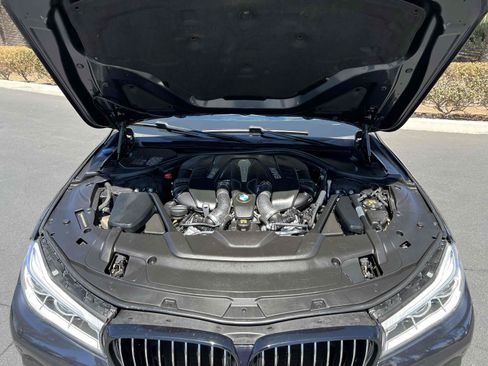 Used 2018 BMW 750i RWD image 27