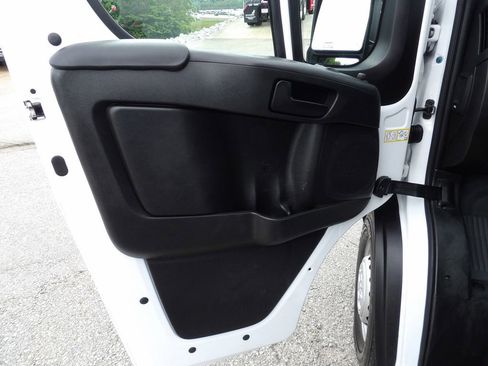Used 2024 RAM ProMaster 2500 w/ Convenience Group FWD image 14