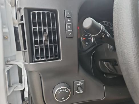 Used 2025 GMC Savana 3500 LT w/ LT Preferred Equipment Group RWD image 16