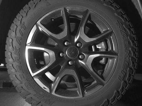 Used 2025 Jeep Compass Trailhawk AWD/4WD image 13