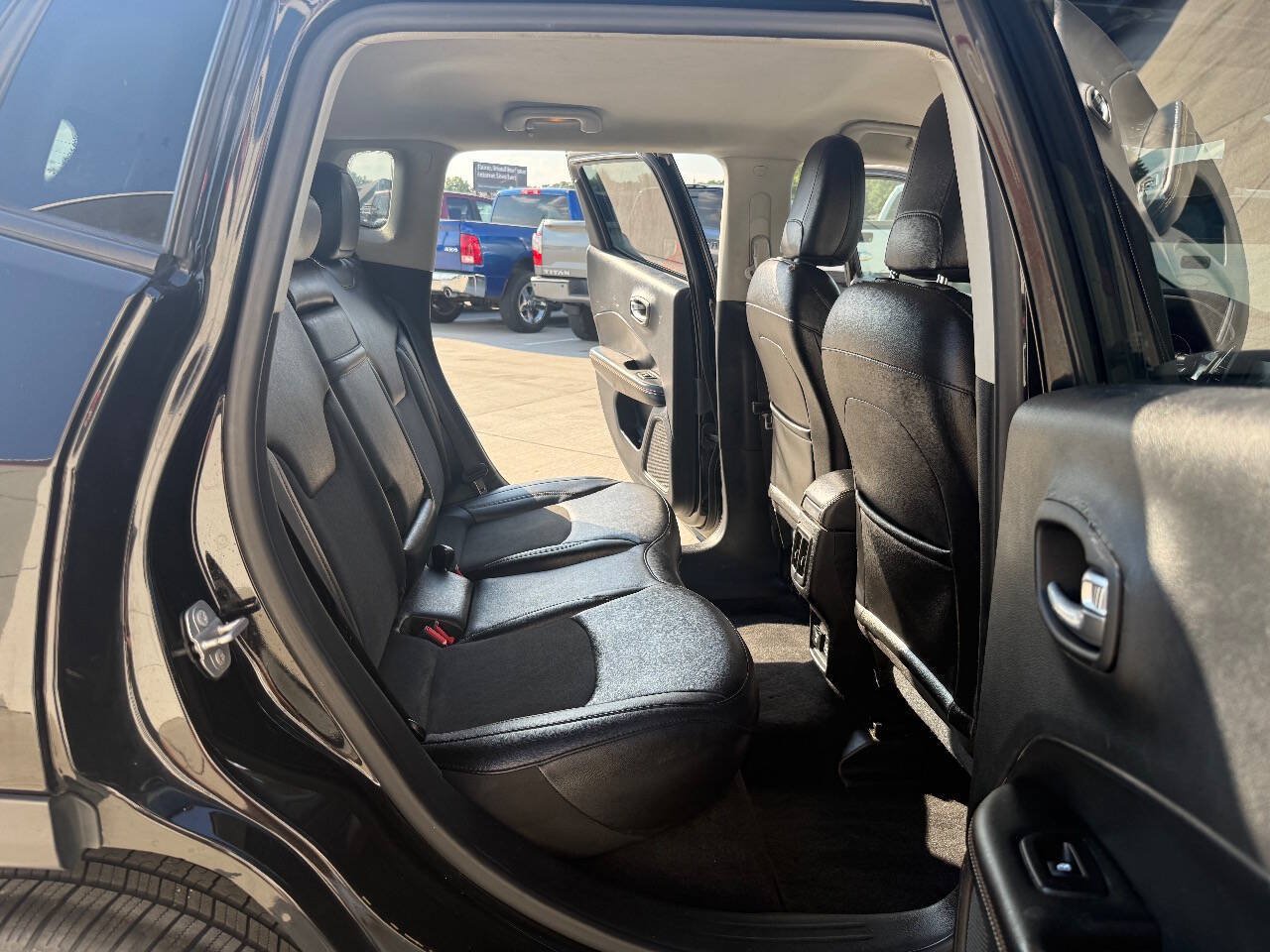 Used 2019 Jeep Compass Latitude FWD image 15
