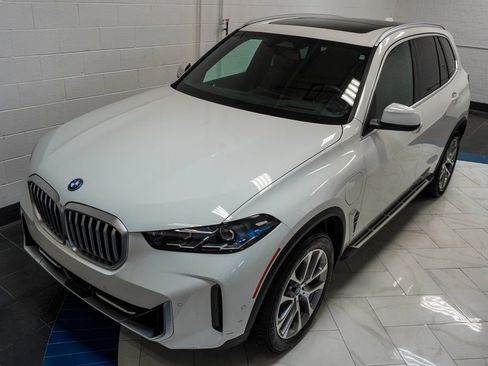 Used 2025 BMW X5 xDrive50e AWD/4WD image 40