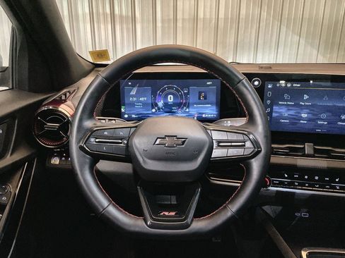 Used 2025 Chevrolet Equinox RS w/ Safety and Technology Package image 11