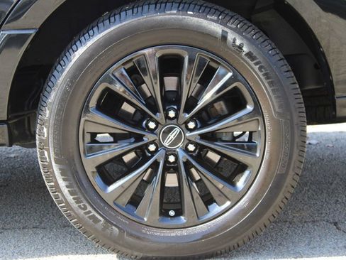 Used 2015 Lincoln Navigator 2WD image 41