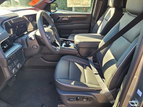 New 2026 Chevrolet Suburban Premier image 8