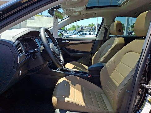 Certified 2021 Volkswagen Jetta SE w/ SE Cold Weather Package FWD image 13