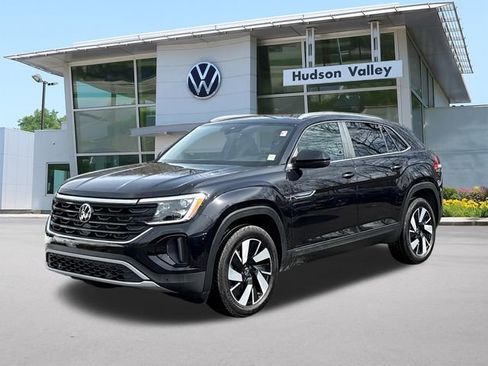 Certified 2025 Volkswagen Atlas Cross Sport SE w/ Panoramic Sunroof Package image 1