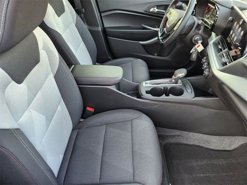 Used 2025 Chevrolet Trax RS w/ Driver Confidence Package image 15