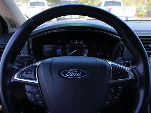 Used 2018 Ford Fusion SE w/ Equipment Group 201A FWD image 5