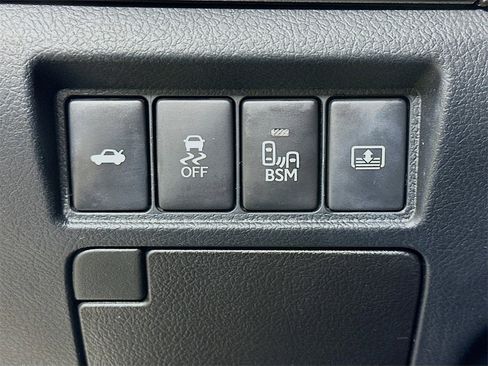 Used 2014 Toyota Avalon Limited image 12