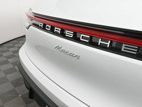 Certified 2025 Porsche Macan image 37