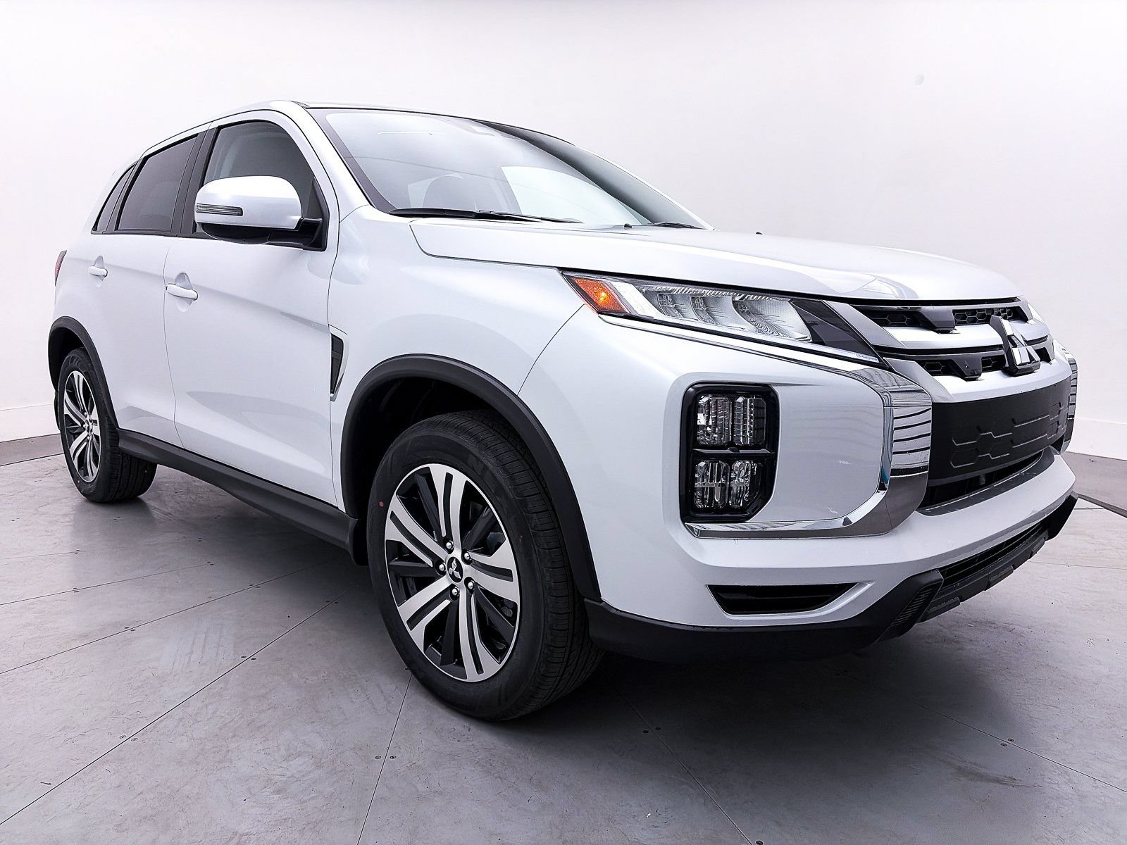 Used 2026 Mitsubishi Outlander Sport SE AWD/4WD image 1
