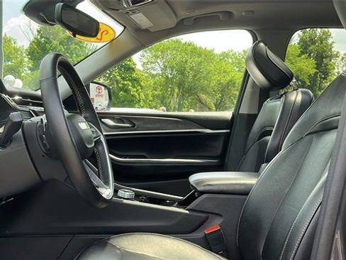 Used 2022 Jeep Grand Cherokee Limited image 10