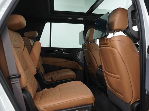 Used 2022 Cadillac Escalade Premium Luxury w/ LPO, Radiant Package AWD/4WD image 12