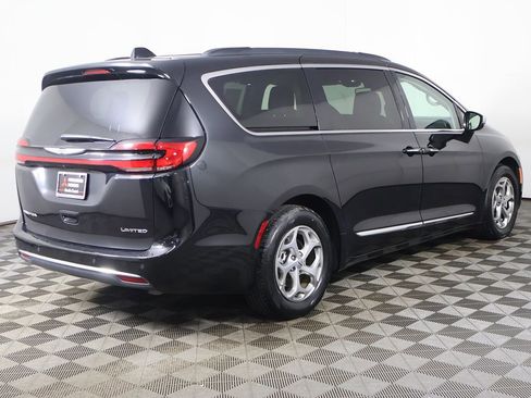 Used 2023 Chrysler Pacifica Limited FWD image 13