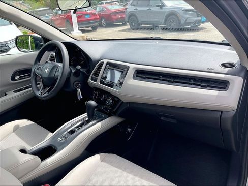 Used 2017 Honda HR-V LX image 14