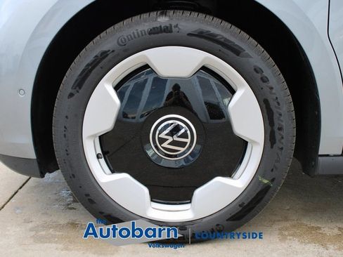 New 2025 Volkswagen ID. Buzz Pro S RWD image 21