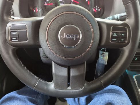 Used 2011 Jeep Compass Latitude AWD/4WD image 18