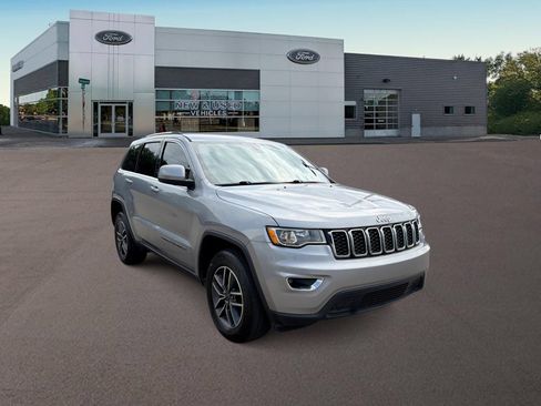 Used 2019 Jeep Grand Cherokee Laredo w/ Security & Convenience Group AWD/4WD image 2