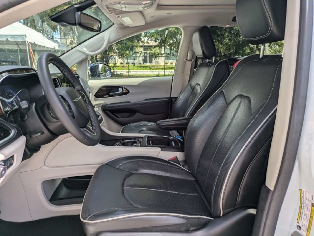 Used 2023 Chrysler Pacifica Limited FWD image 26