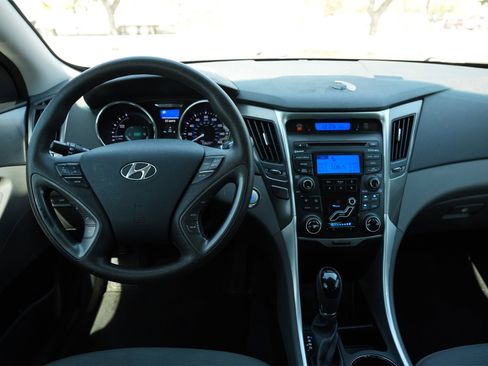 Used 2013 Hyundai Sonata Hybrid image 9