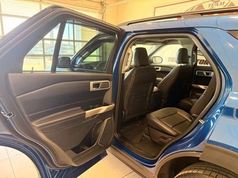 Used 2023 Ford Explorer XLT w/ Equipment Group 202A AWD/4WD image 17