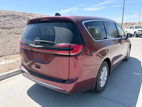 Used 2023 Chrysler Pacifica Touring-L FWD image 8