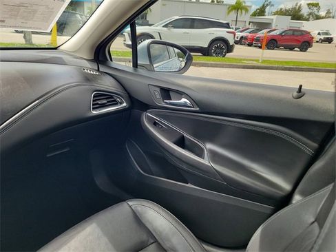 Used 2017 Chevrolet Cruze Premier image 12