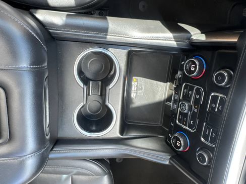 Used 2022 Chevrolet Suburban LT RWD image 22