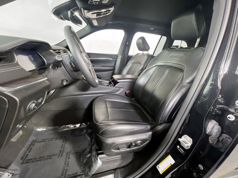 Used 2022 Jeep Grand Cherokee Overland image 22