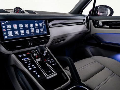 Used 2022 Porsche Cayenne S image 37