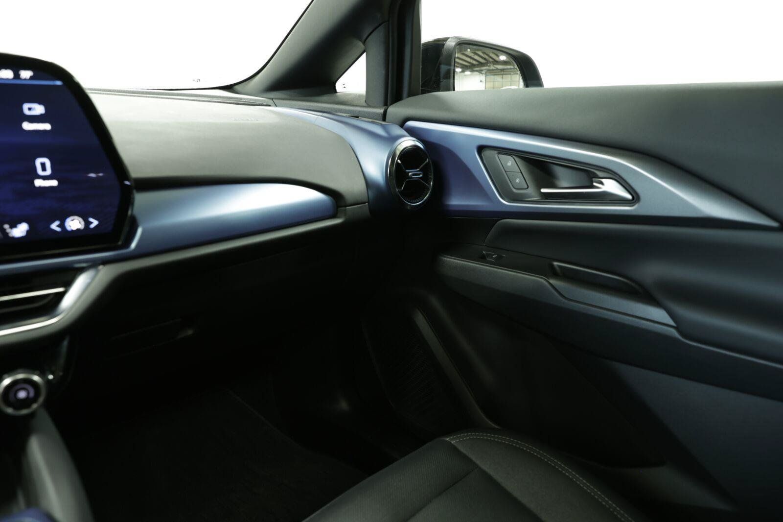 Certified 2025 Chevrolet Equinox EV LT w/ Convenience Package FWD image 51