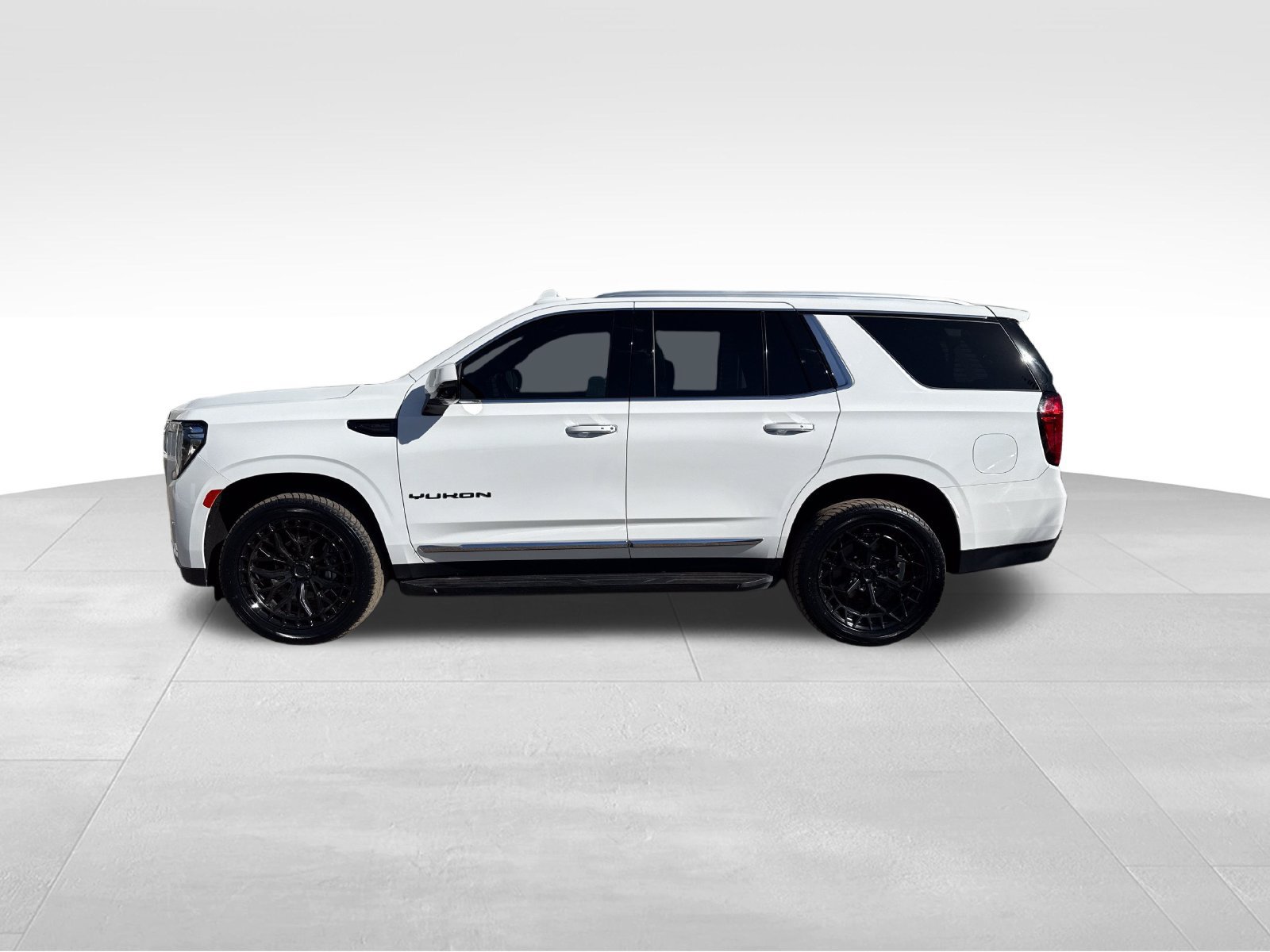 Used 2023 GMC Yukon SLT w/ SLT Luxury Package AWD/4WD image 2