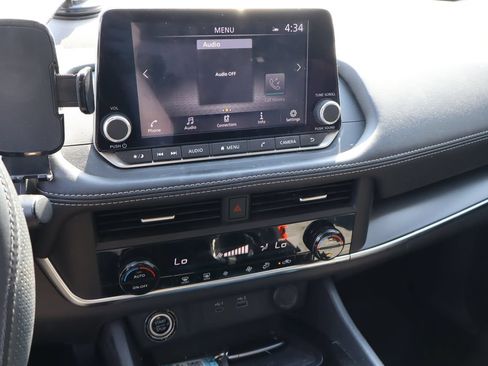 Used 2023 Nissan Rogue SV FWD image 6