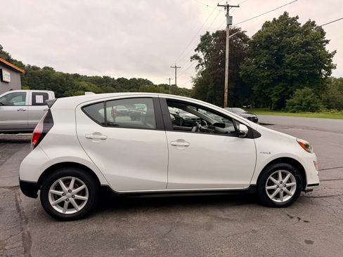Used 2017 Toyota Prius C One FWD image 7