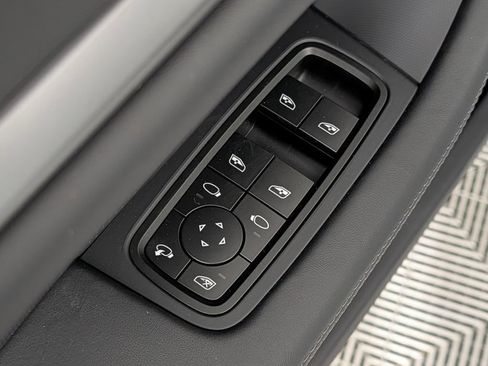 New 2026 Porsche Taycan image 27