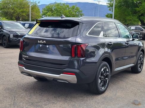 Used 2025 Kia Sorento S w/ Panoramic Sunroof Package FWD image 8