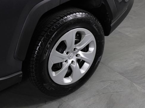 Used 2022 Toyota RAV4 LE FWD image 12