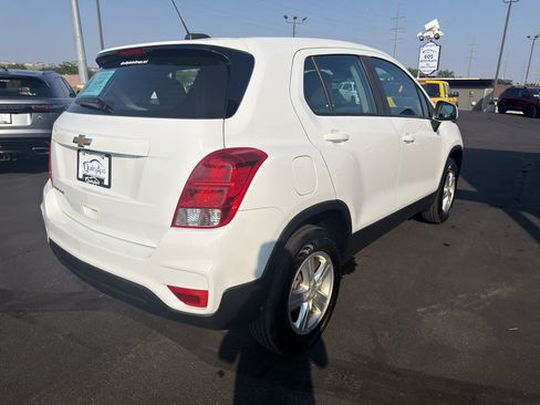 Used 2021 Chevrolet Trax LS AWD/4WD image 6