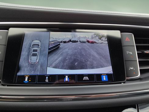 Used 2024 Buick Enclave Premium AWD/4WD image 35