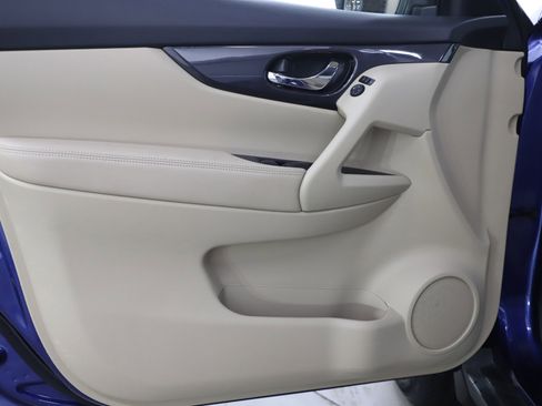 Used 2020 Nissan Rogue SV image 19