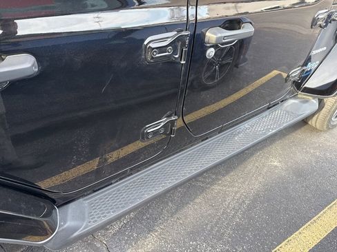 Used 2023 Jeep Wrangler Unlimited Sahara w/ Cold Weather Group image 15