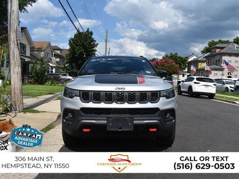 Used 2025 Jeep Compass Trailhawk AWD/4WD image 3