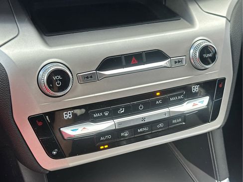 Used 2020 Ford Explorer XLT w/ Equipment Group 202A image 34