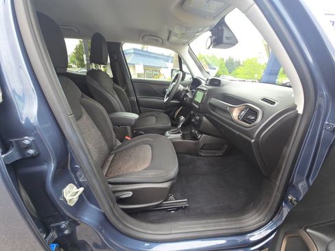 Used 2023 Jeep Renegade Latitude AWD/4WD image 11