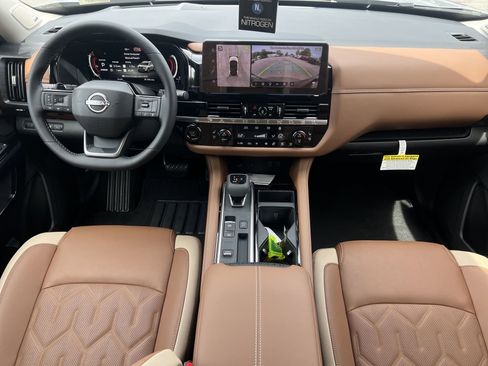 New 2026 Nissan Pathfinder Platinum FWD image 2
