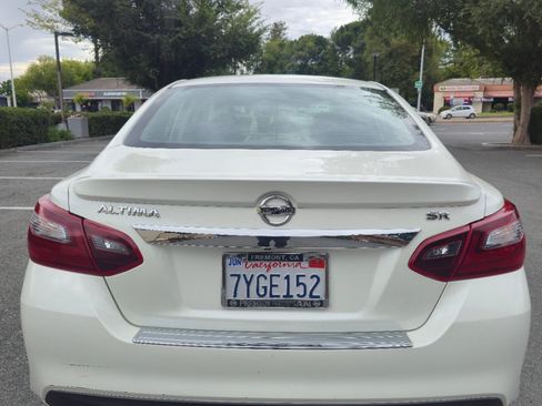 Used 2017 Nissan Altima 2.5 SR FWD image 6