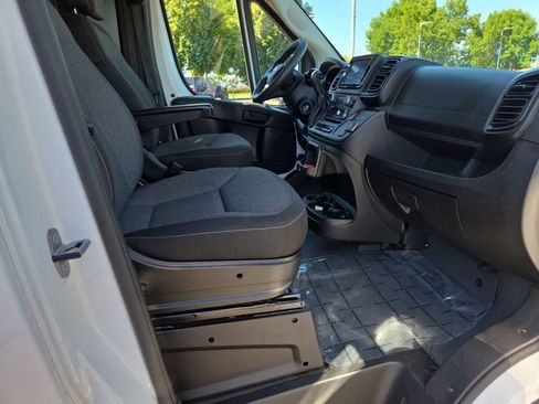 Used 2025 RAM ProMaster 2500 w/ U-Haul Equipment Group FWD image 22
